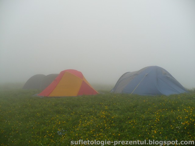 /Piatra/p1290962-_suntem_norocosi_ca_s-a_oprit_scurta_ploaie_torentiala.jpg