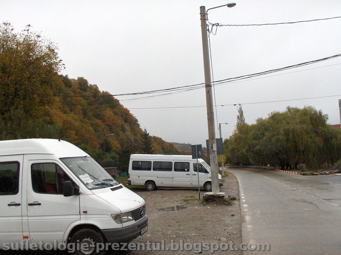 /Retezat/hpim0501-_uricani_cap_de_microbuz.jpg