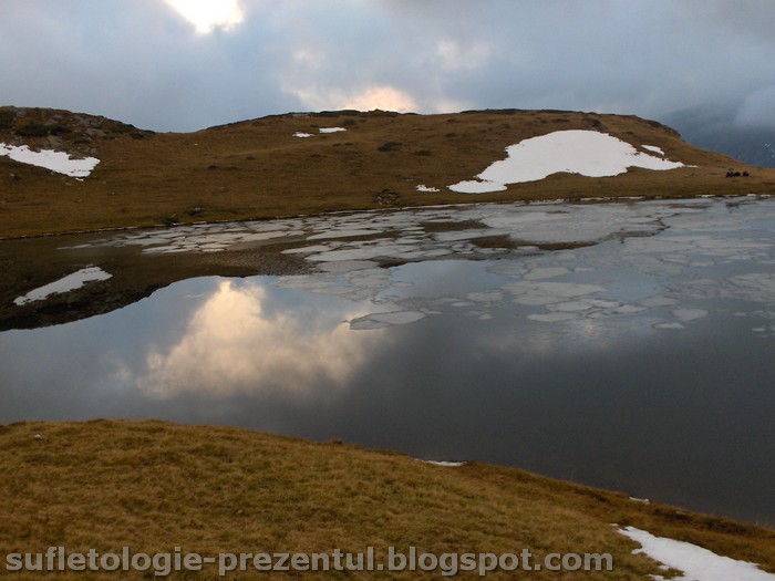 /Retezat/hpim0665-_lacul_scarisoara-_oglindire.jpg