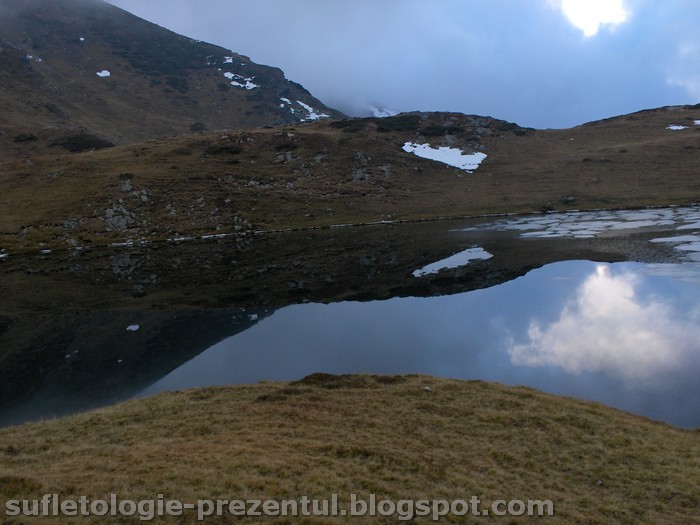 /Retezat/hpim0666-_lacul_scarisoara-_oglindire.jpg