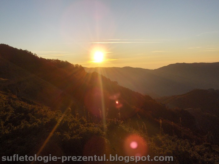 /Retezat/hpim0961-_rasarit_sub_arjana-_foto_ionel.jpg