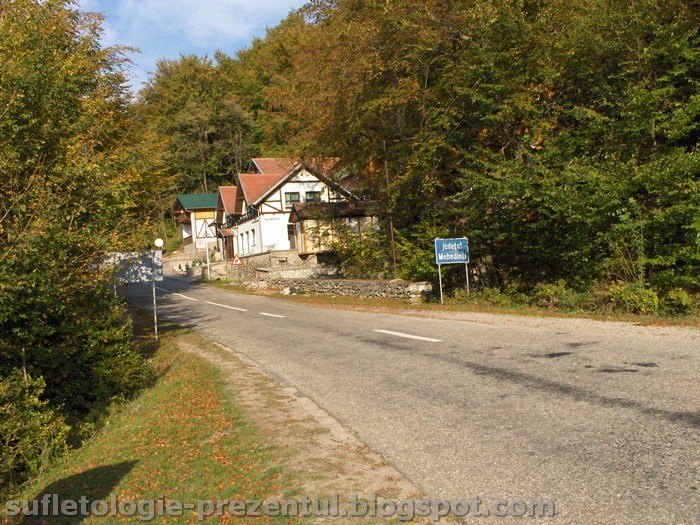 /Retezat/hpim1046-_motel_dumbrava_langa_podul_tasnei.jpg