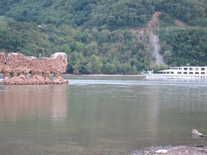 /Trebuie/img_2826.jpg