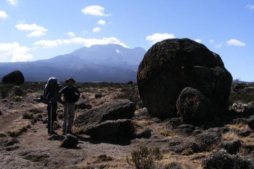 /KILIMANJARO/14._ramasite_din_vulcanul_sira.jpg