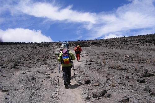 /KILIMANJARO/21._ne_mergem_pe_luna__este_kili.jpg