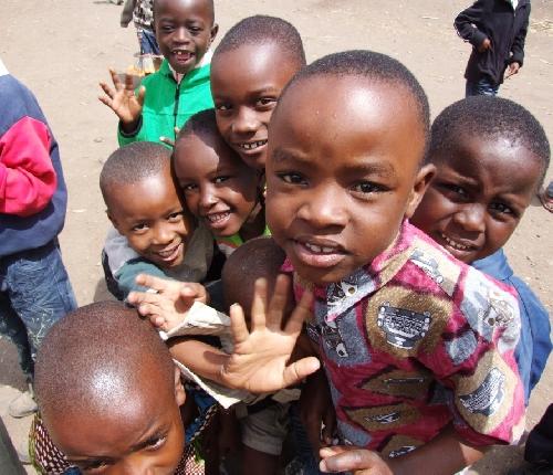 /KILIMANJARO/3._zambete_si_salutari_din_africa.jpg