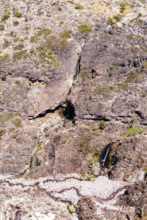 /KILIMANJARO/37._exista_cascade.jpg
