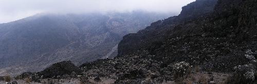 /KILIMANJARO/38._poteca_care_coboara_de_la_lava_tower_sau_arrow_glacier.jpg