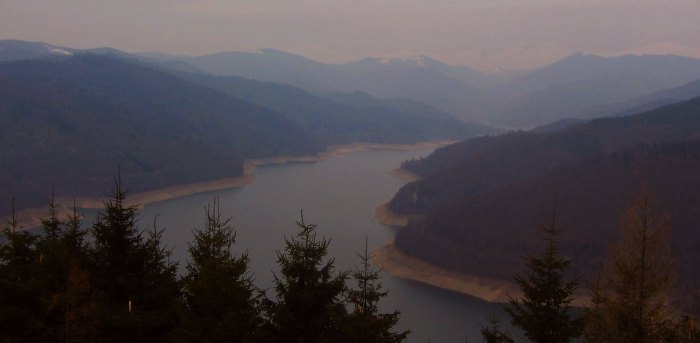 /albina2/z_12_-_lac_vidraru_2.jpg