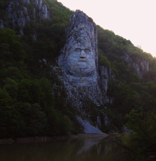 /almajului/z_33_-_decebal.jpg