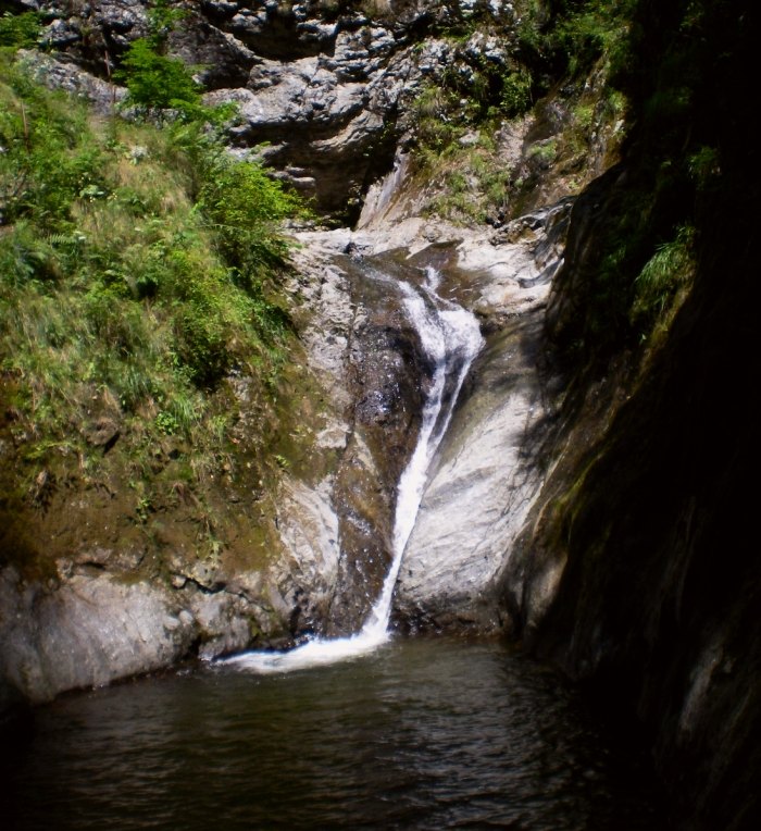 /fruntii/z_06_-_cascada_2.jpg