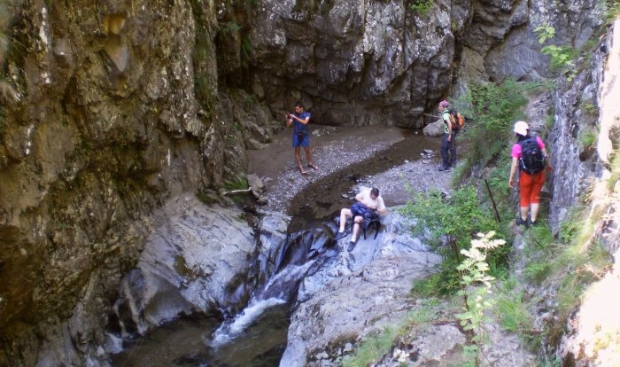 /fruntii/z_12_-_dupa_cascada_3.jpg