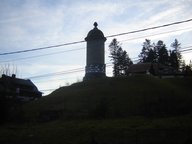 /Bucegi/turnul_din_zona_furnica1.jpg