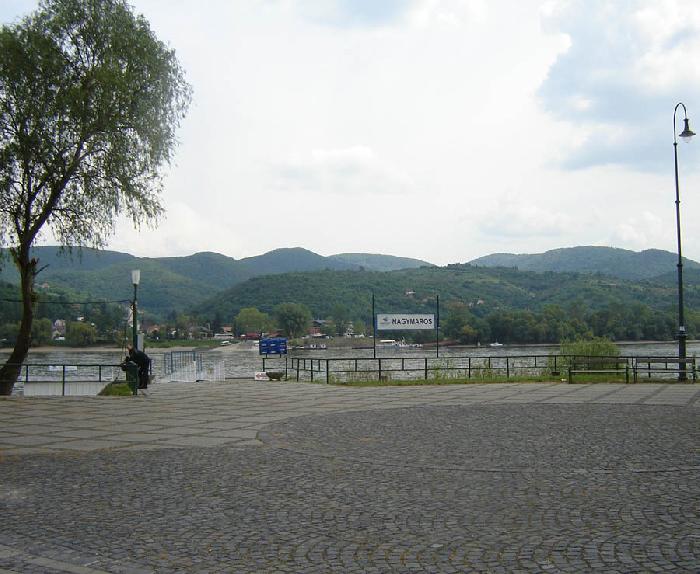 /Visegrad/visegrad_mountains_from_nagymaros.jpg